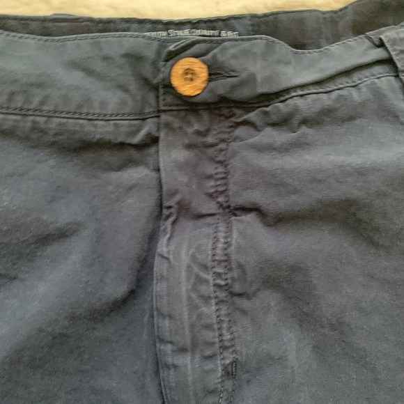 The New Ivy Brand Navy Flat Front Chino Shorts- Size 38 - Picture 6 of 9